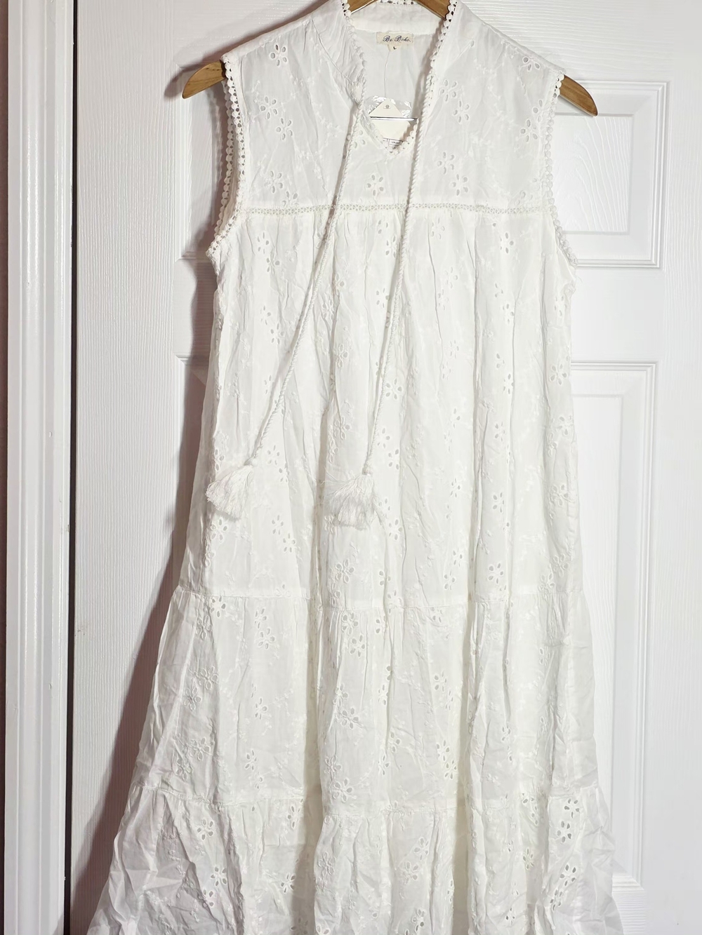 Women Tie Neck Eyelet Embroidery Sleeveless Ruffle Hem Mini  Dress Size L NWT